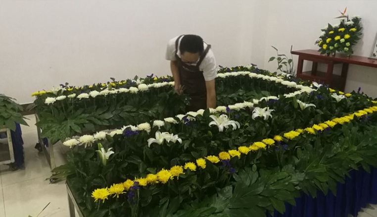 遺體鋪花